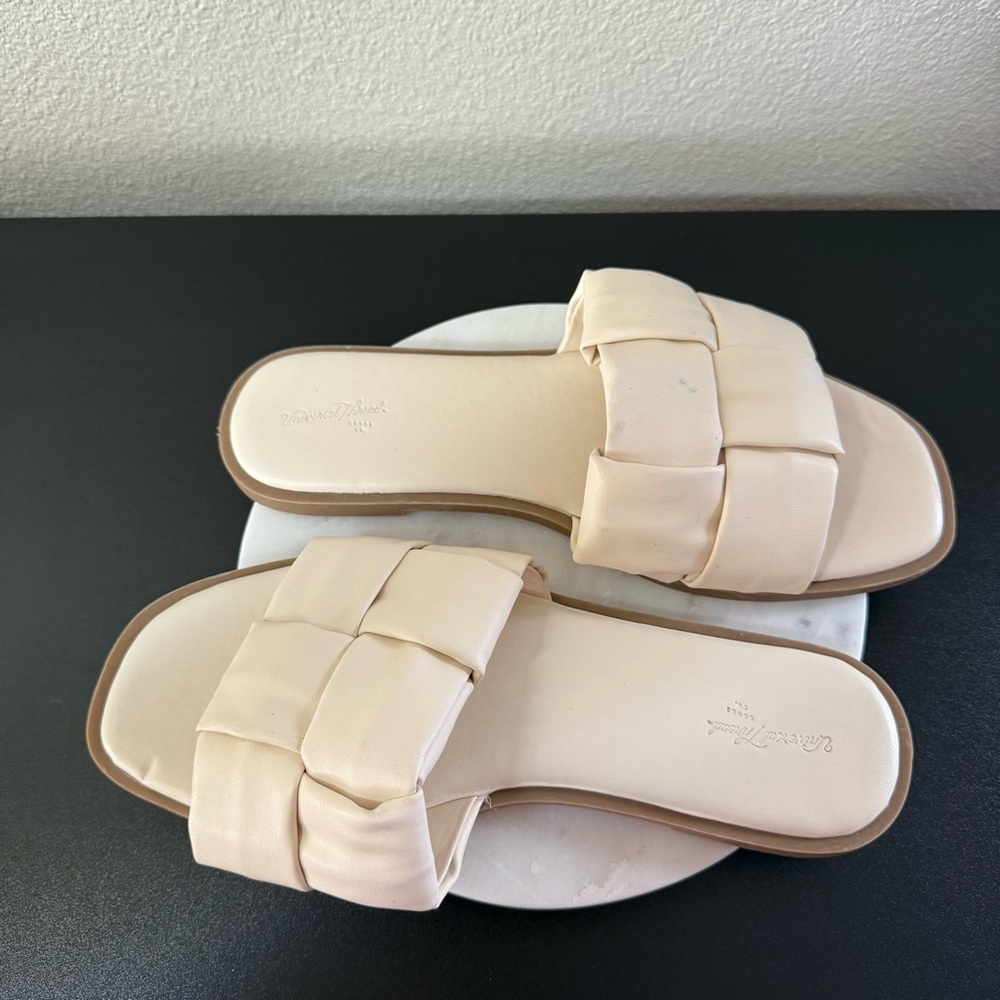 Universal Thread Brand New Ivory Basic Slide Sand… - image 4